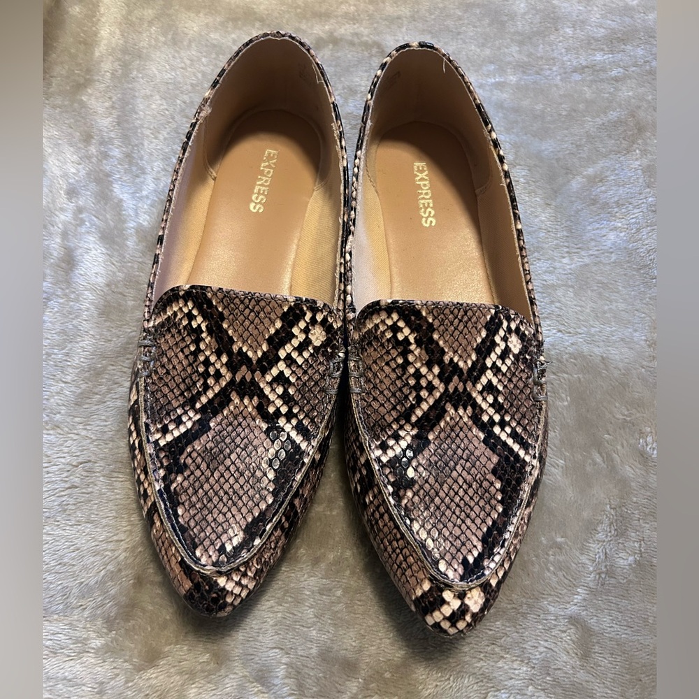 Snake print Lenox loafers size 6 EUC